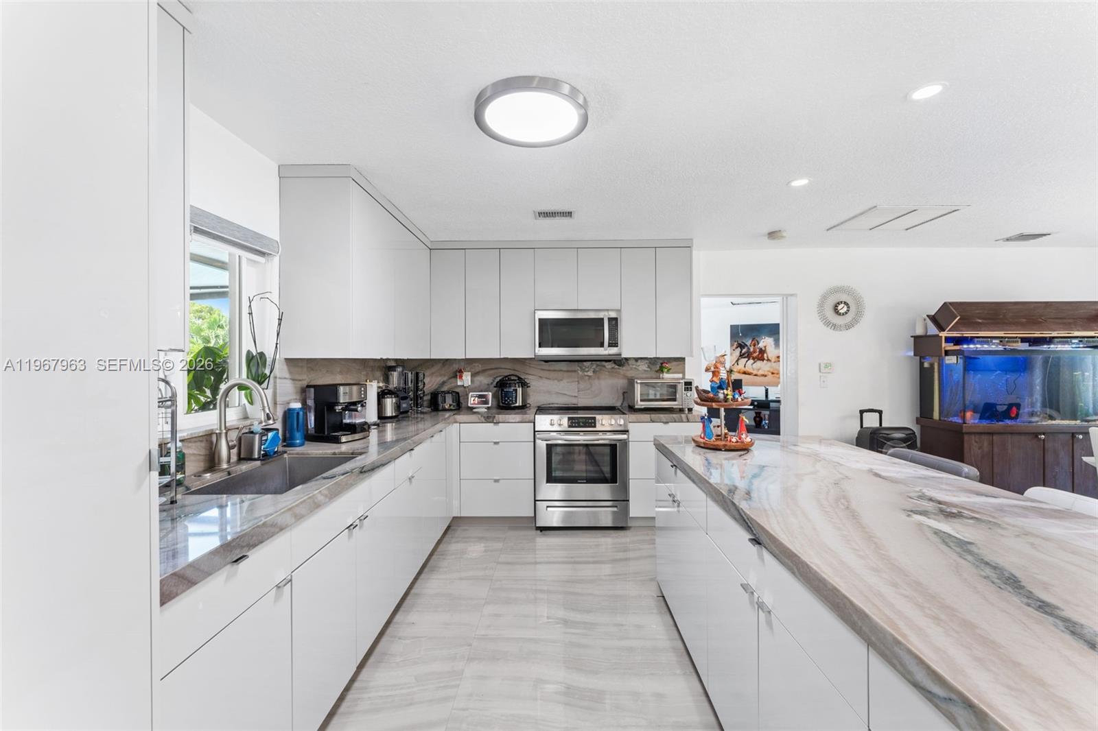 MELODY MANOR - Residential