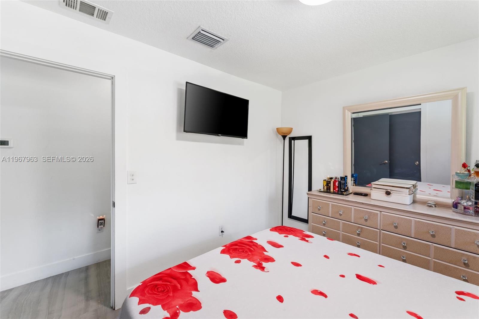 MELODY MANOR - Residential