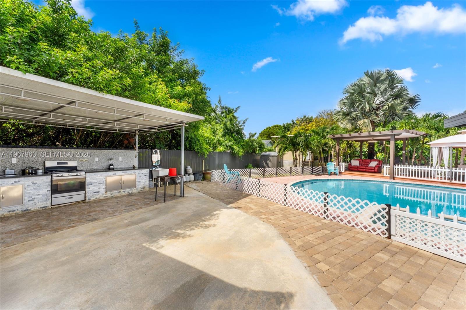 MELODY MANOR - Residential