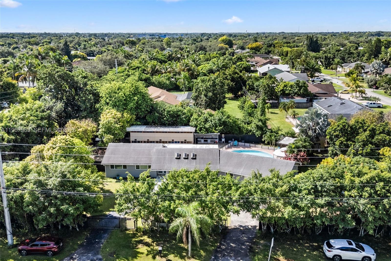 MELODY MANOR - Residential