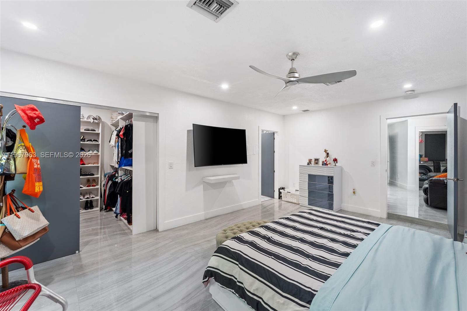 MELODY MANOR - Residential