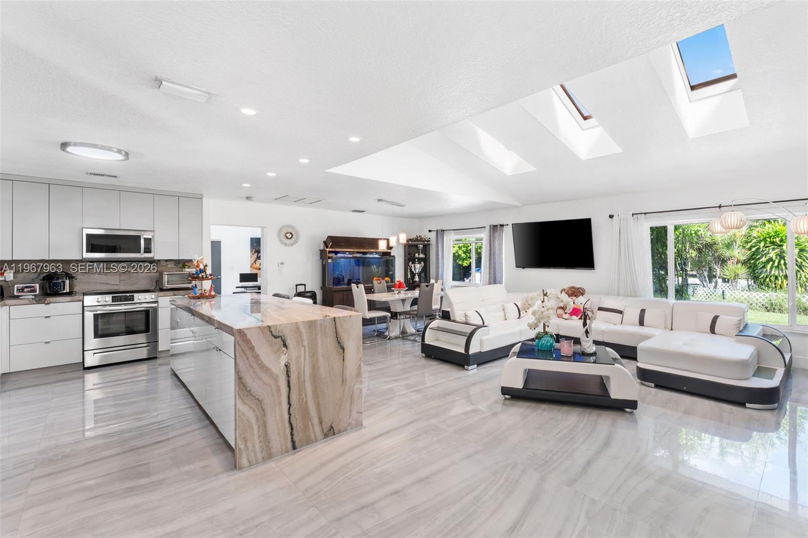 MELODY MANOR - Residential