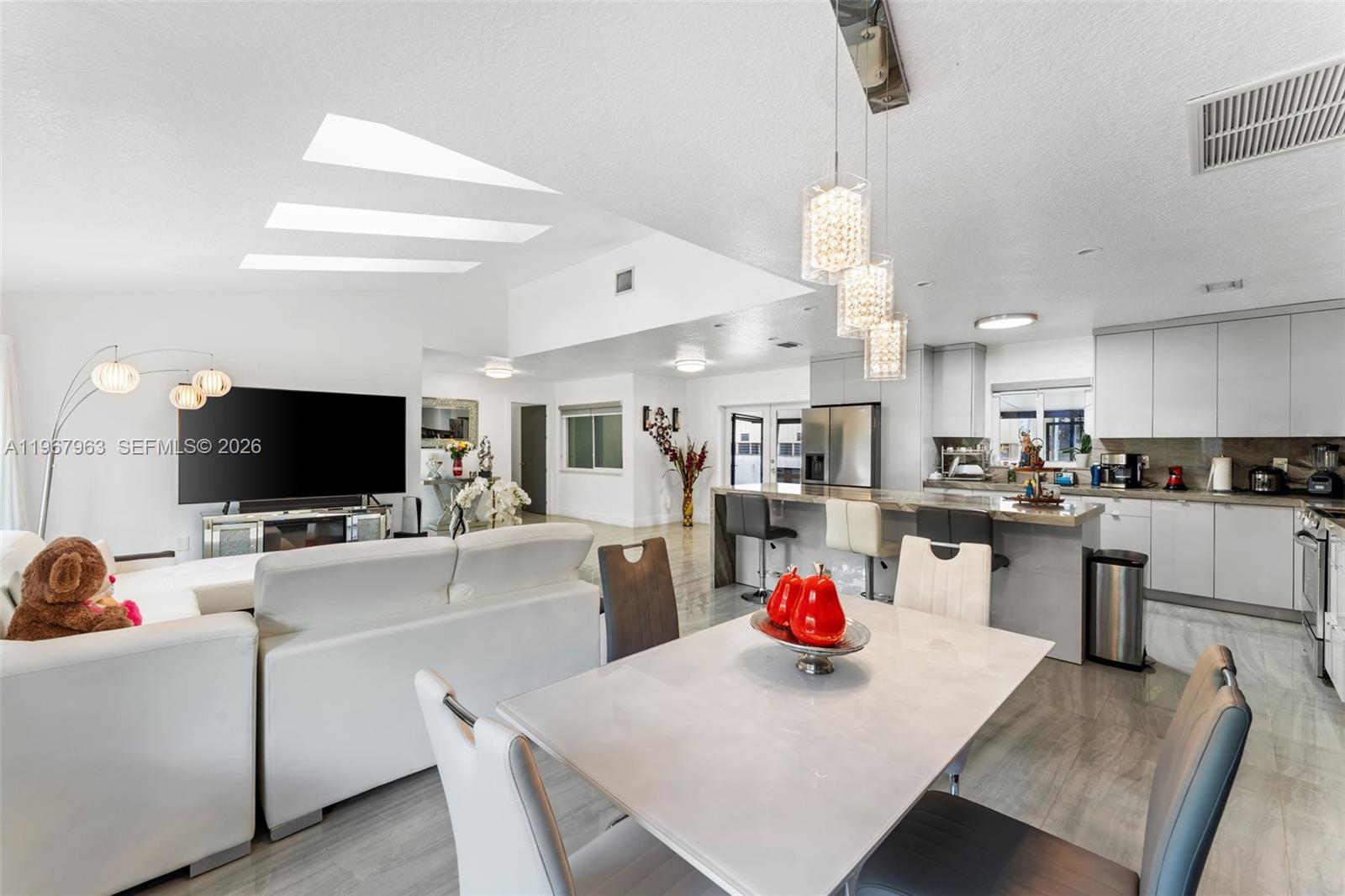 MELODY MANOR - Residential