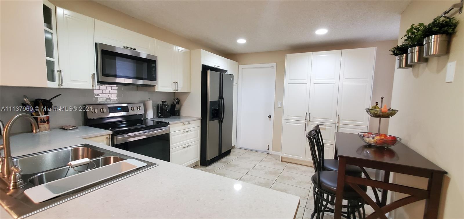 SECTORS 3 & 4 BOUNDARY PL - Residential Lease