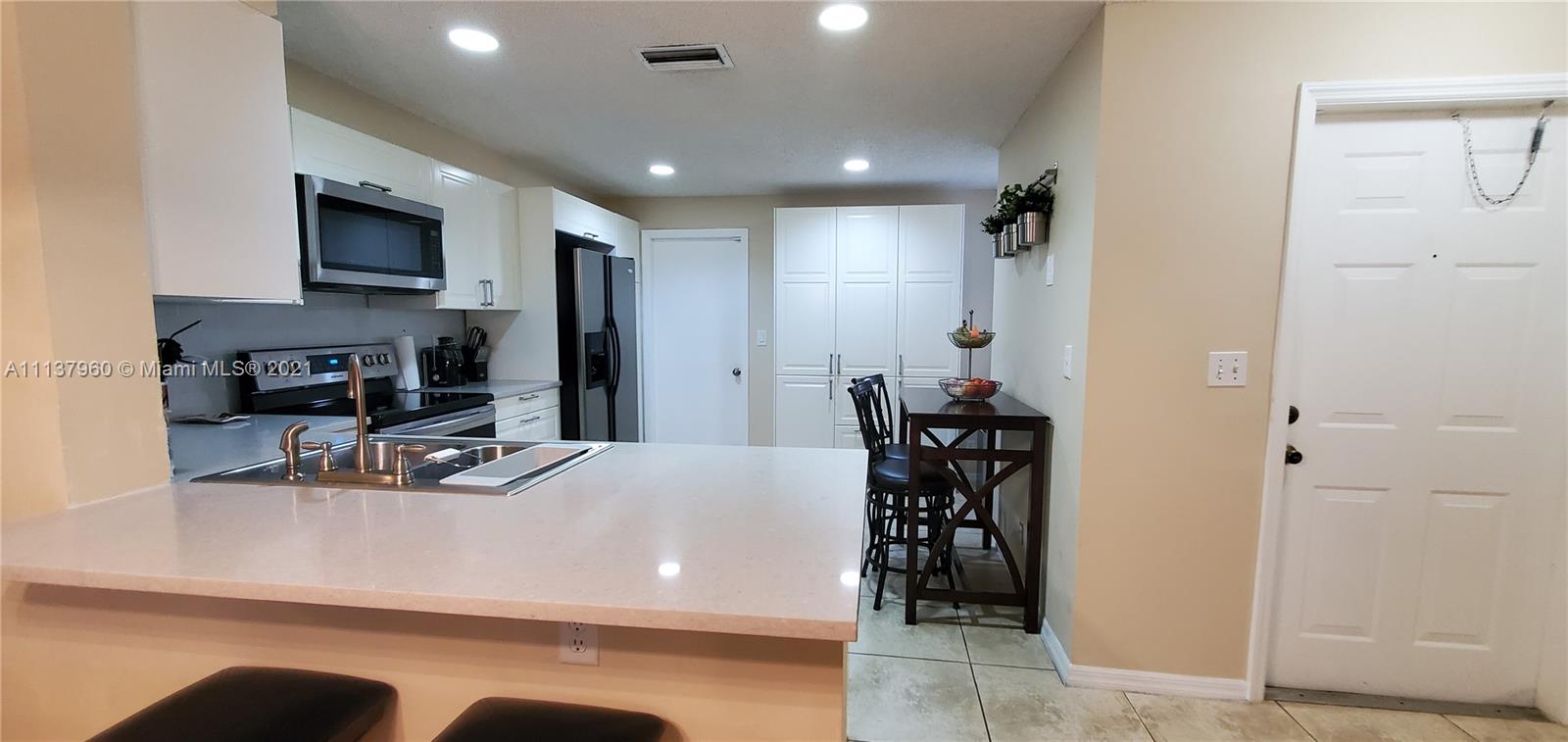 SECTORS 3 & 4 BOUNDARY PL - Residential Lease