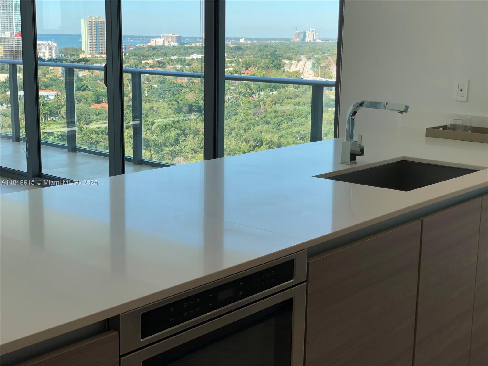 1300 S Miami Ave 1706, Miami, FL, 33130/$990,000 3 1300 S Miami Ave 1706