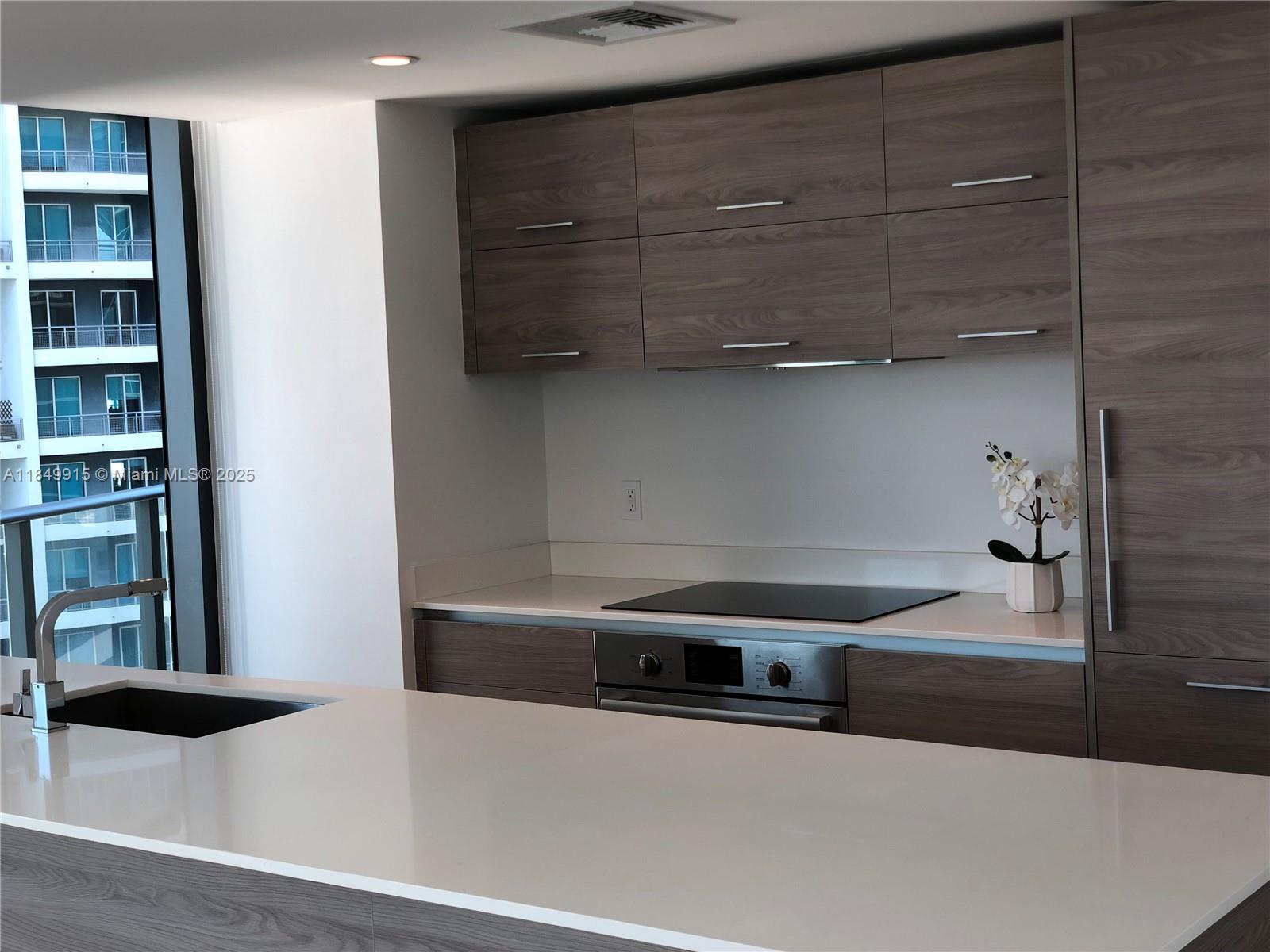 1300 S Miami Ave 1706, Miami, FL, 33130/$990,000 4 1300 S Miami Ave 1706