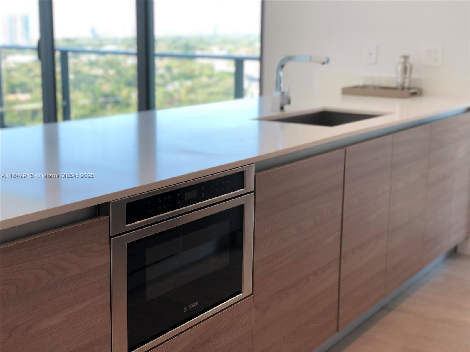 1300 S Miami Ave 1706, Miami, FL, 33130/$990,000 2 1300 S Miami Ave 1706