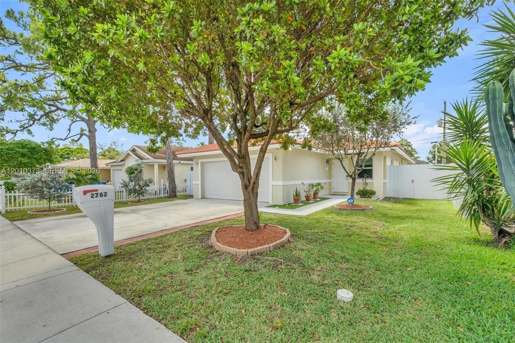 Photo of 2762 NW 9th Ct, Fort Lauderdale, FL 33311 (MLS # A12010373)