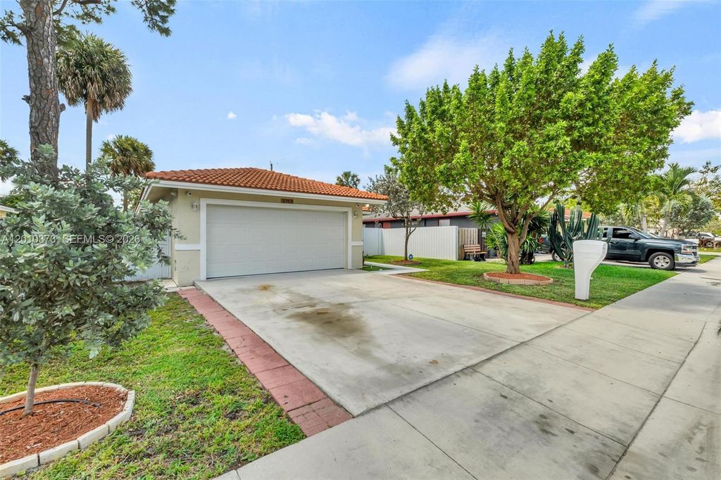 Photo of 2762 NW 9th Ct, Fort Lauderdale, FL 33311 (MLS # A12010373)