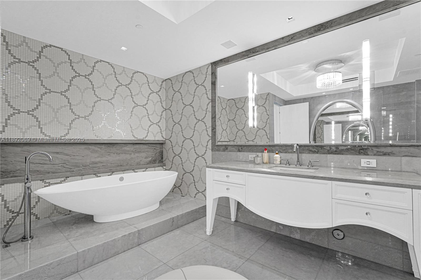 ST REGIS BAL HARBOUR - Residential