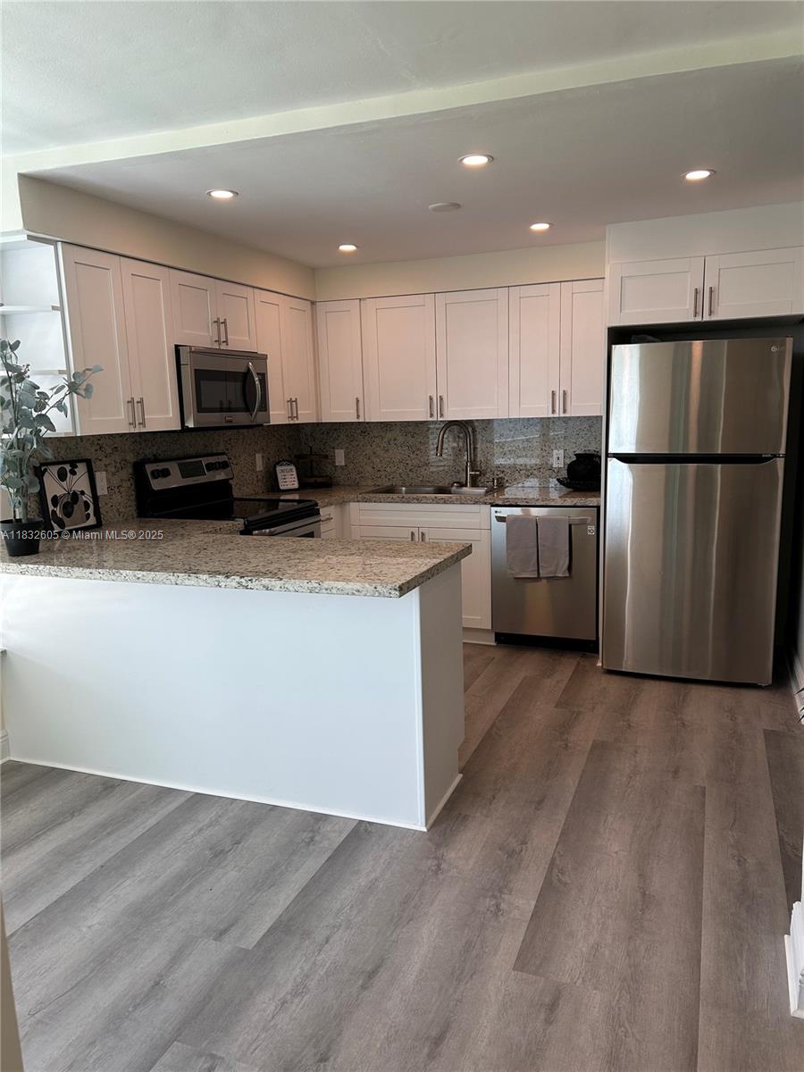 609 Ocean Dr 3G