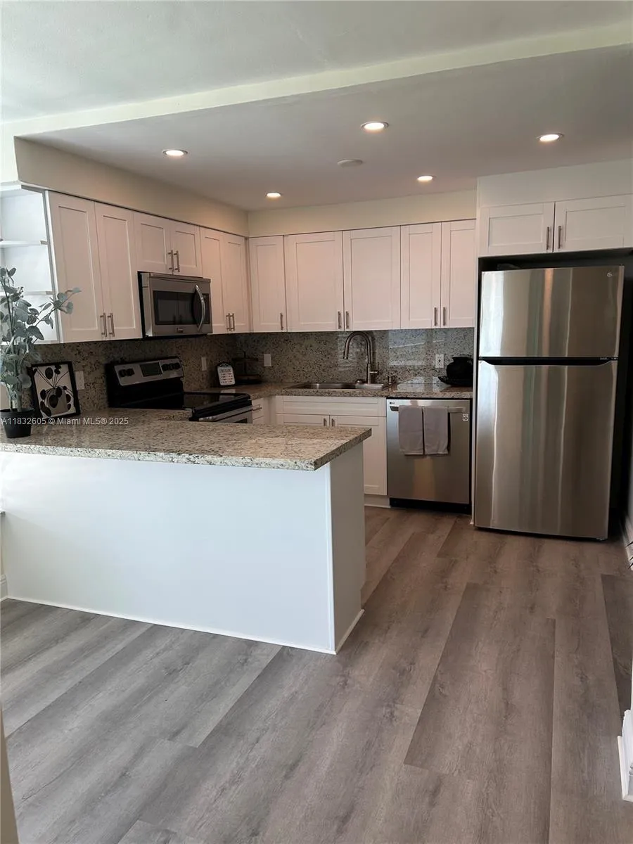 Key Biscayne, Florida 33149, United States, 2 Bedrooms Bedrooms, ,2 BathroomsBathrooms,Residential,Active,163585