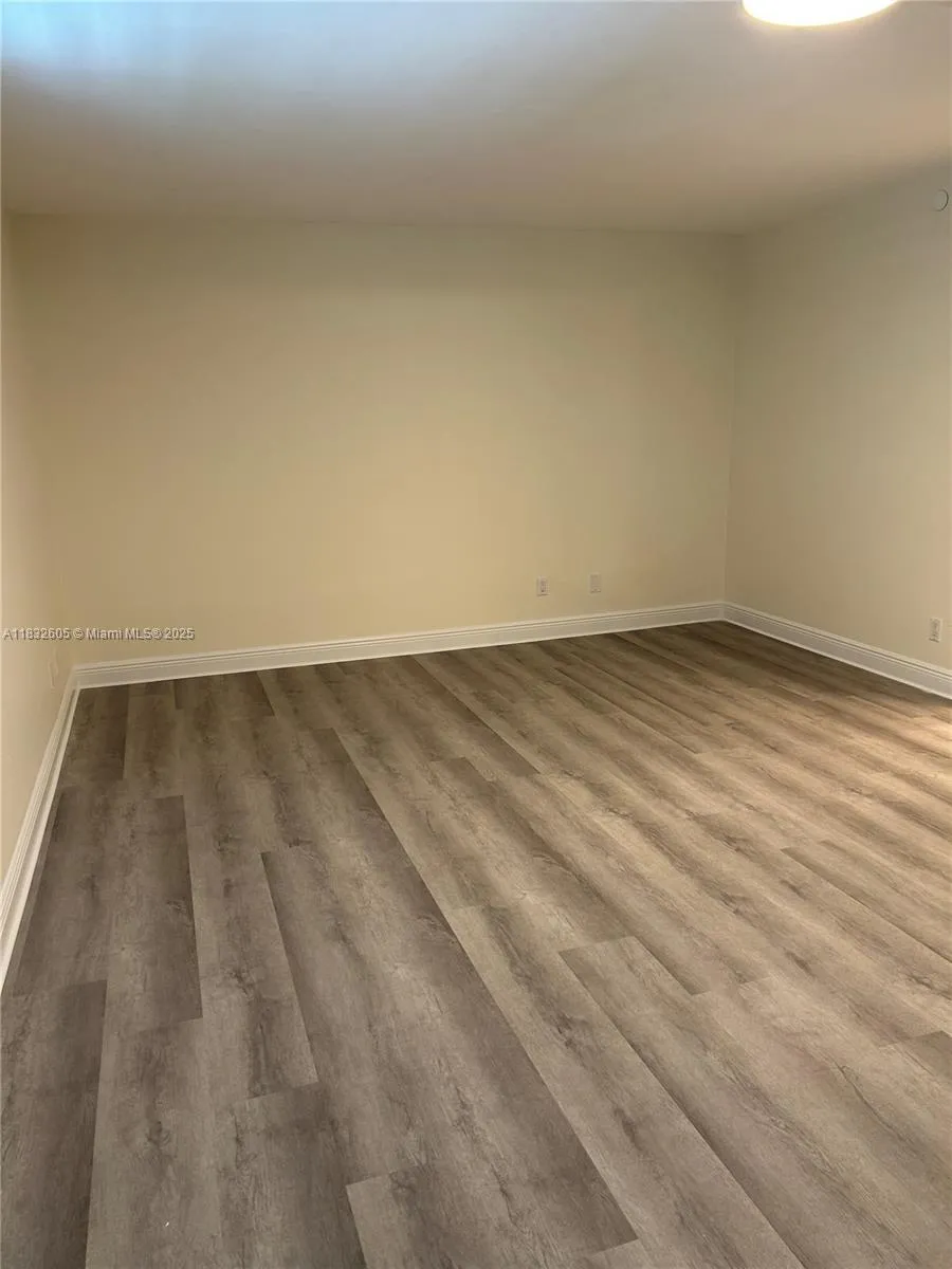 Key Biscayne, Florida 33149, United States, 2 Bedrooms Bedrooms, ,2 BathroomsBathrooms,Residential,Active,163585