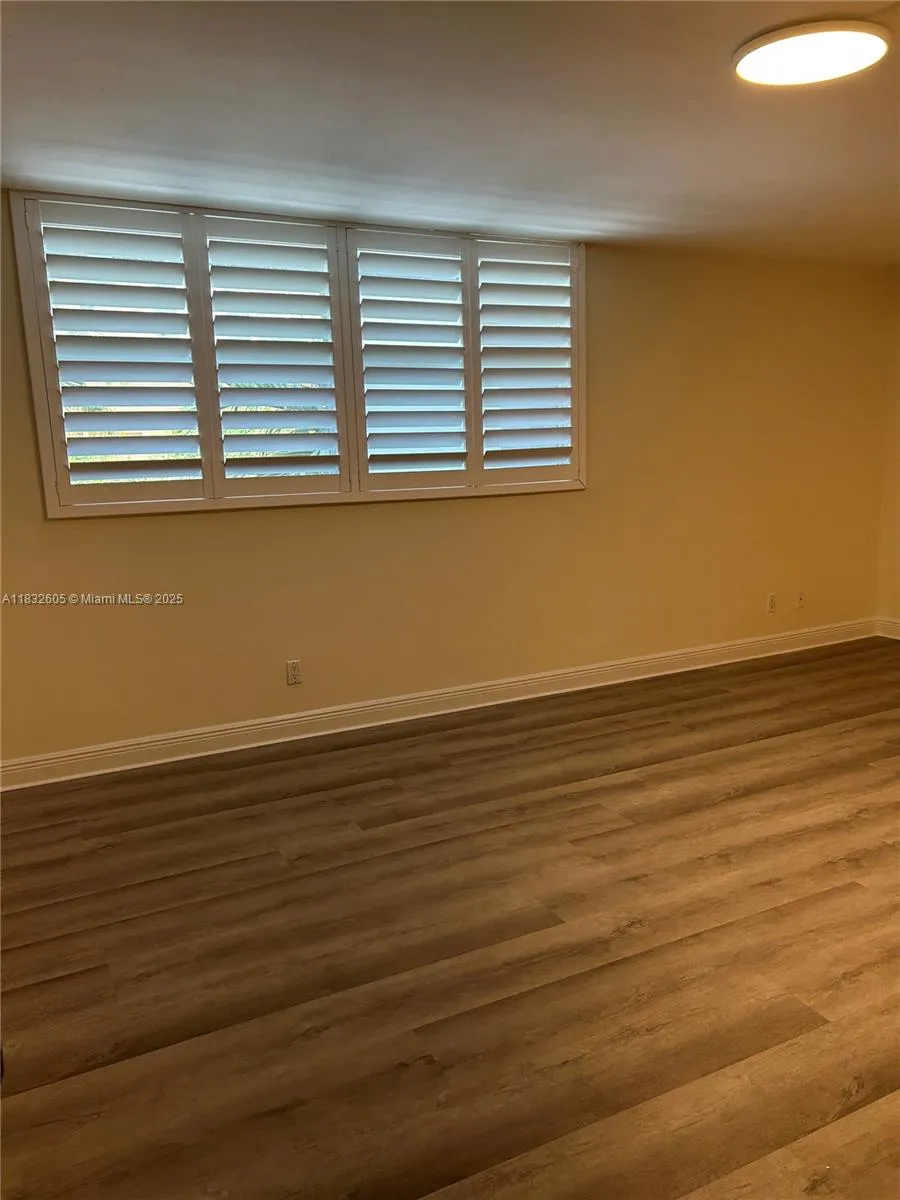 Key Biscayne, Florida 33149, United States, 2 Bedrooms Bedrooms, ,2 BathroomsBathrooms,Residential,Active,163585