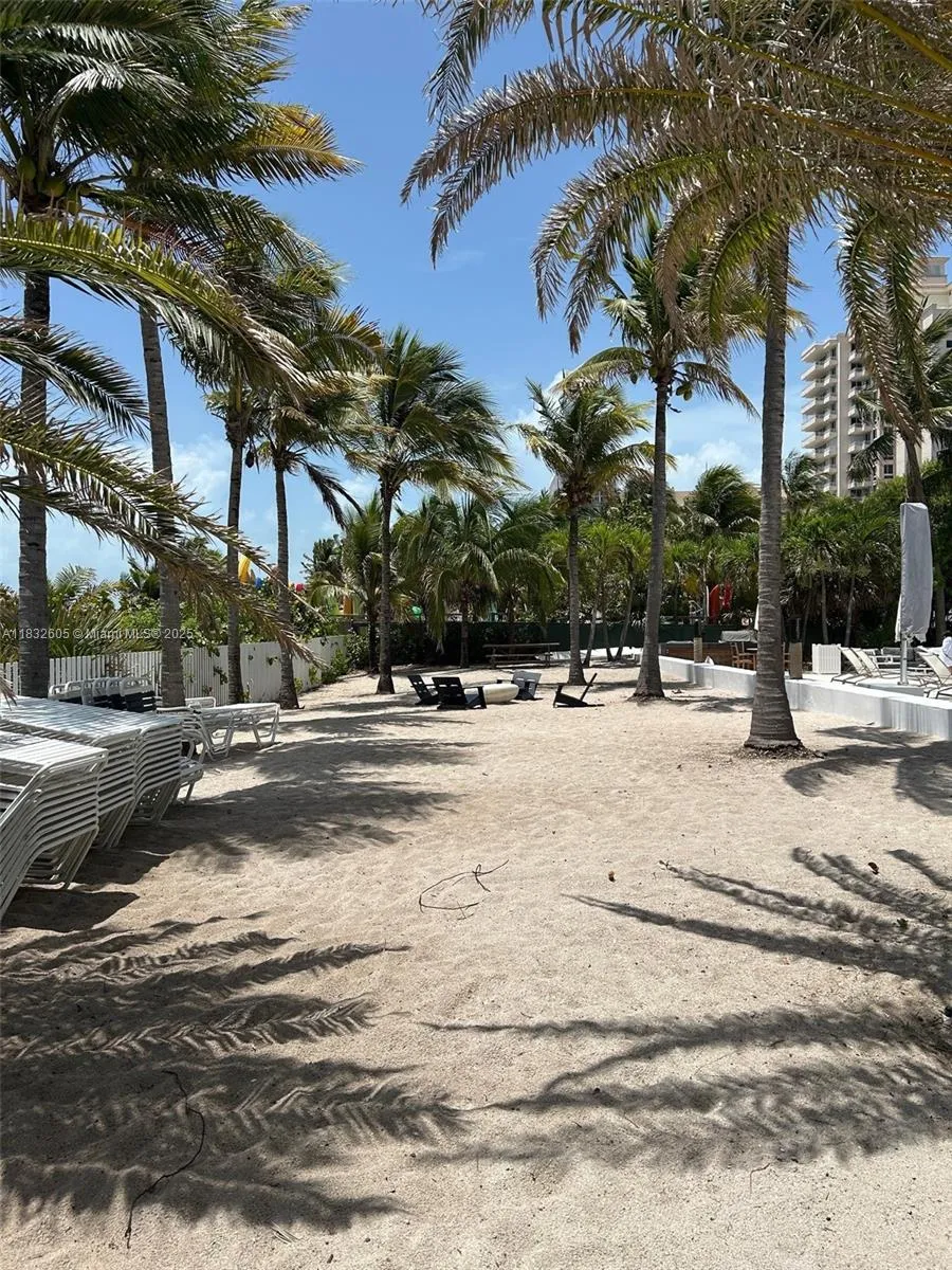 Key Biscayne, Florida 33149, United States, 2 Bedrooms Bedrooms, ,2 BathroomsBathrooms,Residential,Active,163585