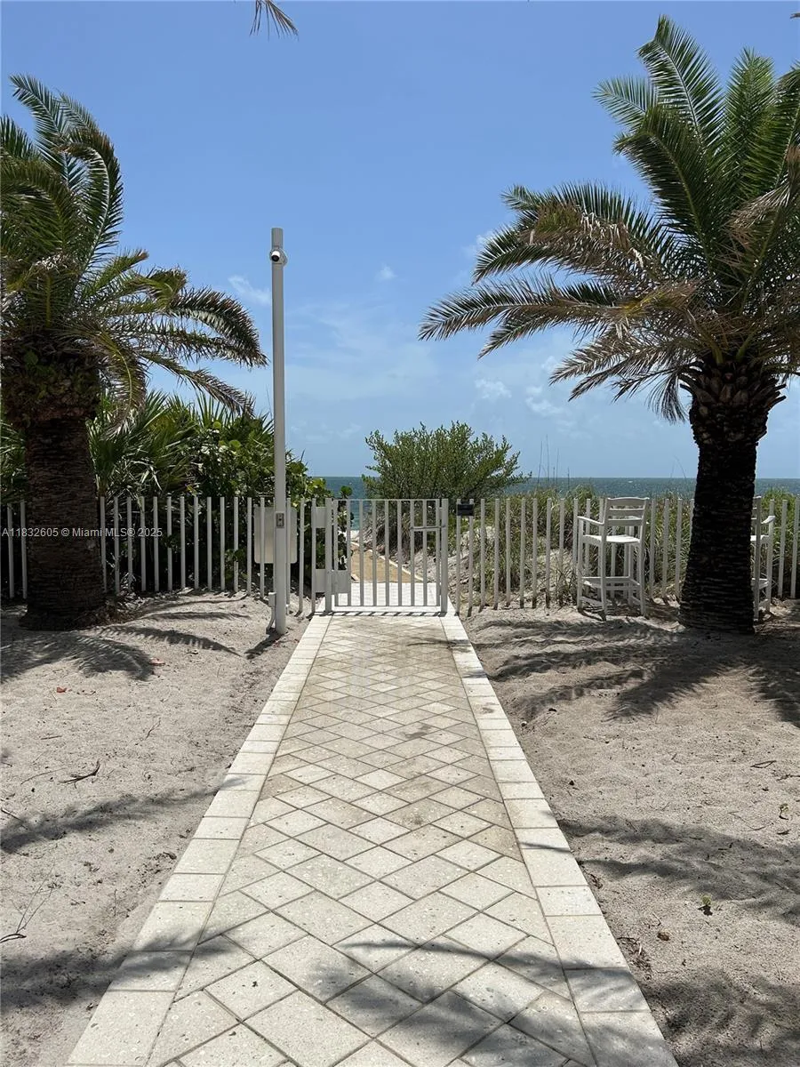 Key Biscayne, Florida 33149, United States, 2 Bedrooms Bedrooms, ,2 BathroomsBathrooms,Residential,Active,163585