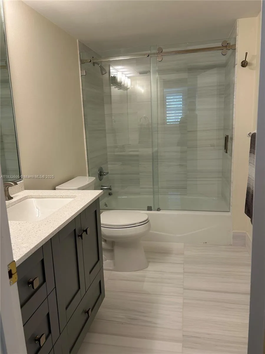 Key Biscayne, Florida 33149, United States, 2 Bedrooms Bedrooms, ,2 BathroomsBathrooms,Residential,Active,163585