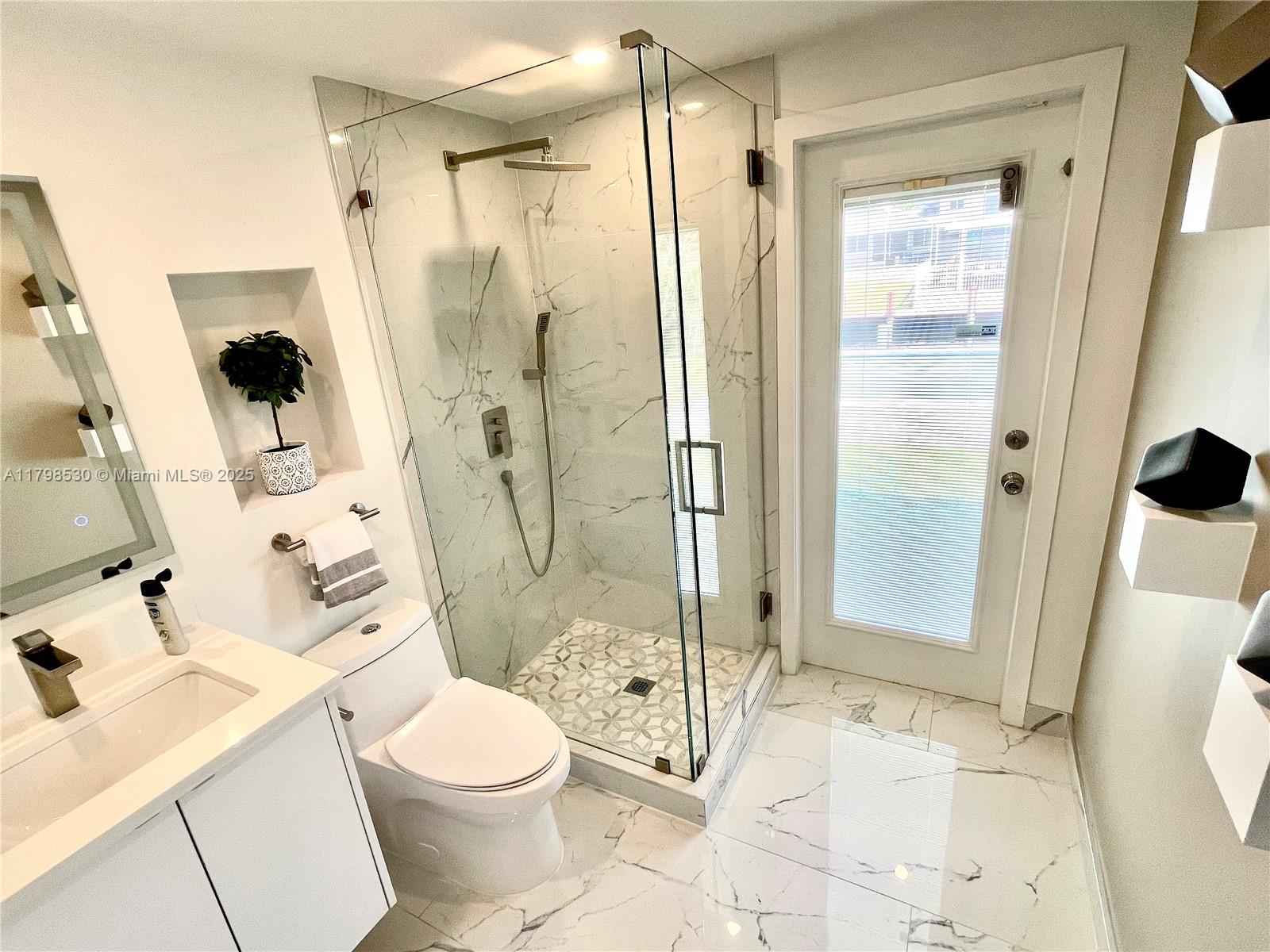 LAUDERDALE ISLES NO 2-BLK - Residential