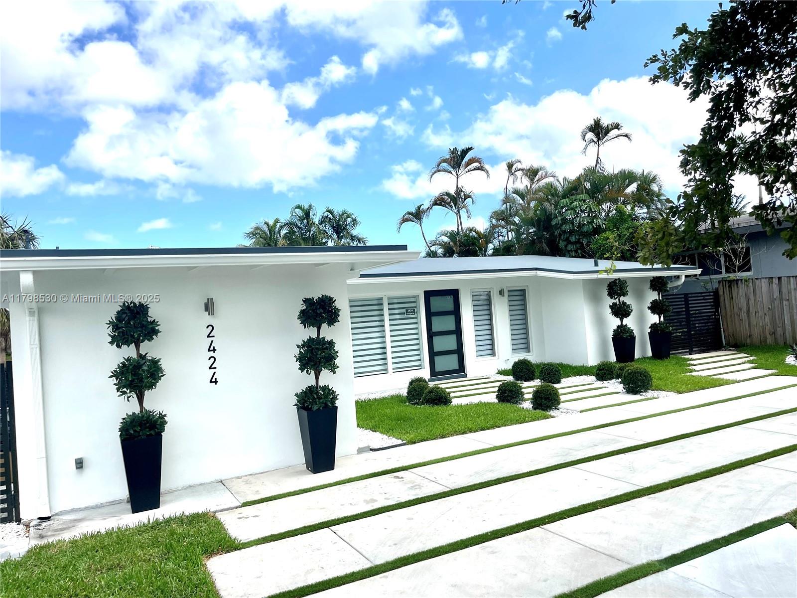 2424 Tortugas Ln