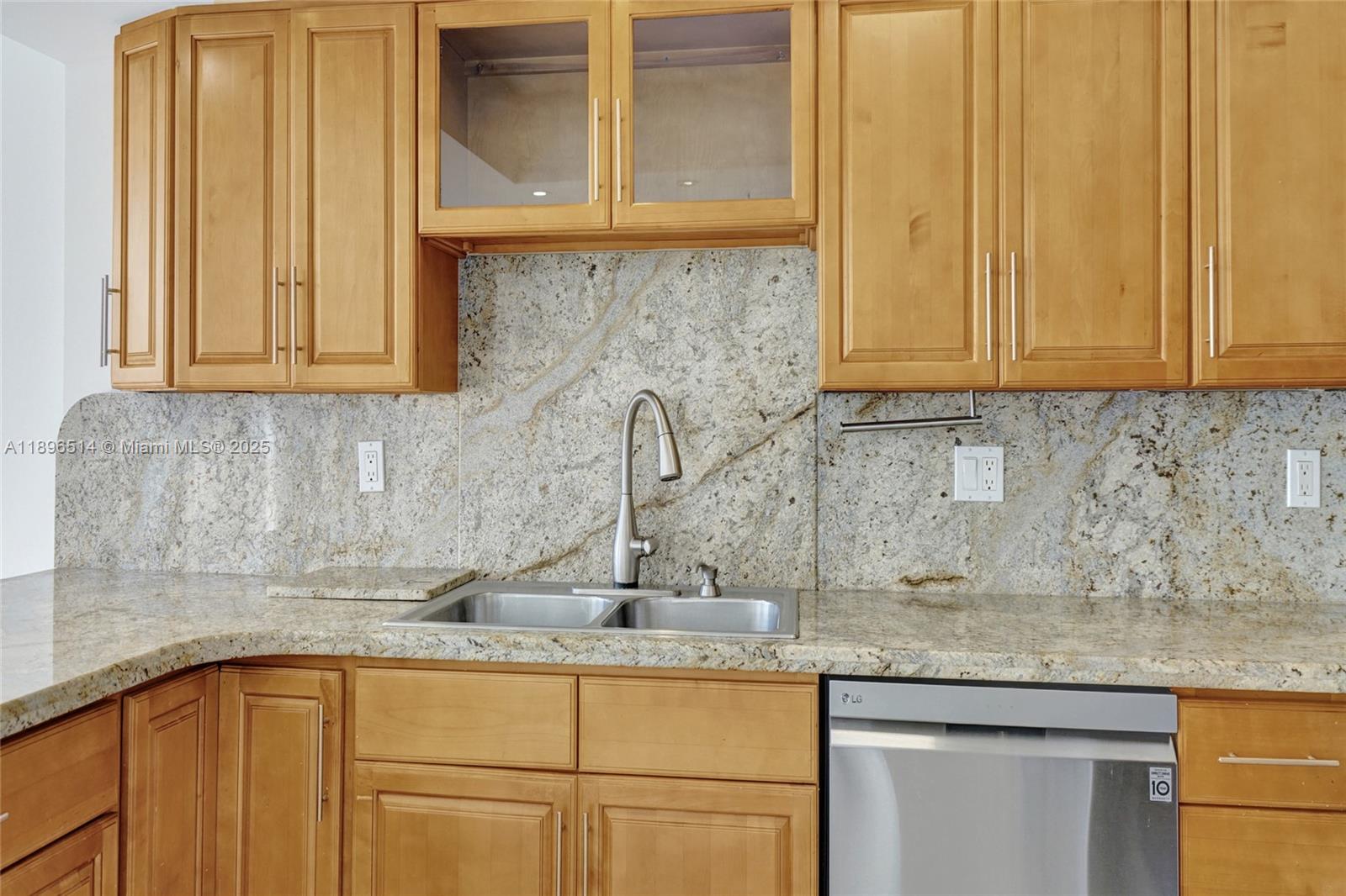 AVANT GARDE CONDO - Residential Lease