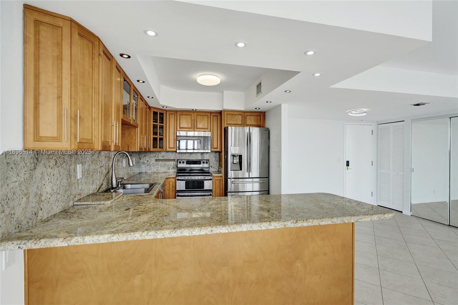 AVANT GARDE CONDO - Residential Lease