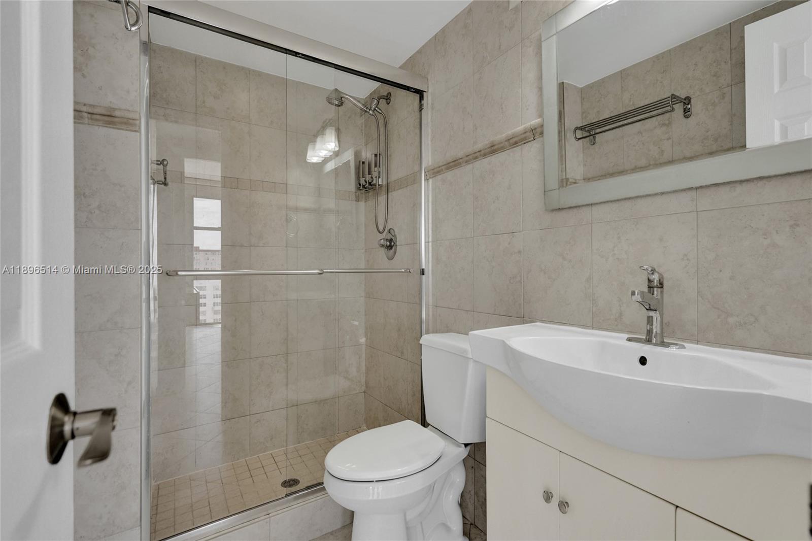 AVANT GARDE CONDO - Residential Lease