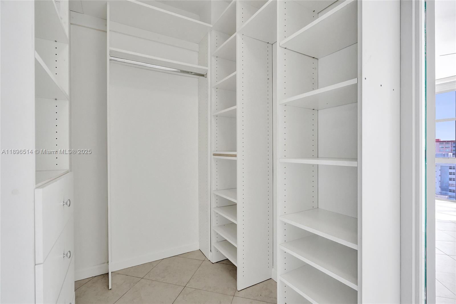 AVANT GARDE CONDO - Residential Lease
