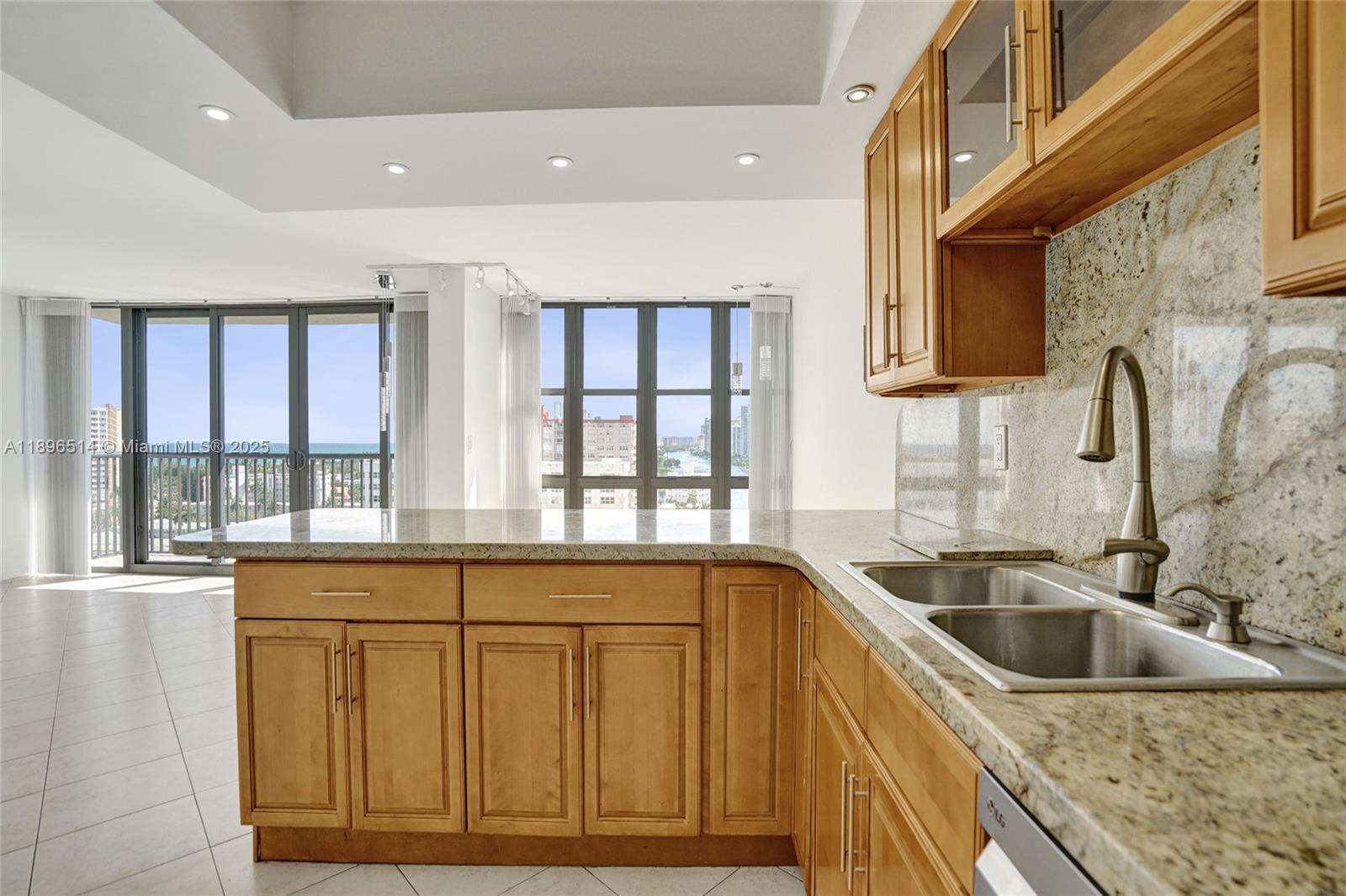 AVANT GARDE CONDO - Residential Lease