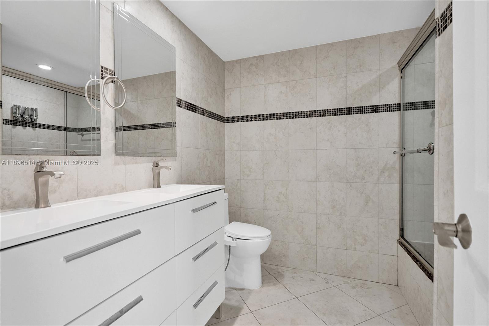 AVANT GARDE CONDO - Residential Lease