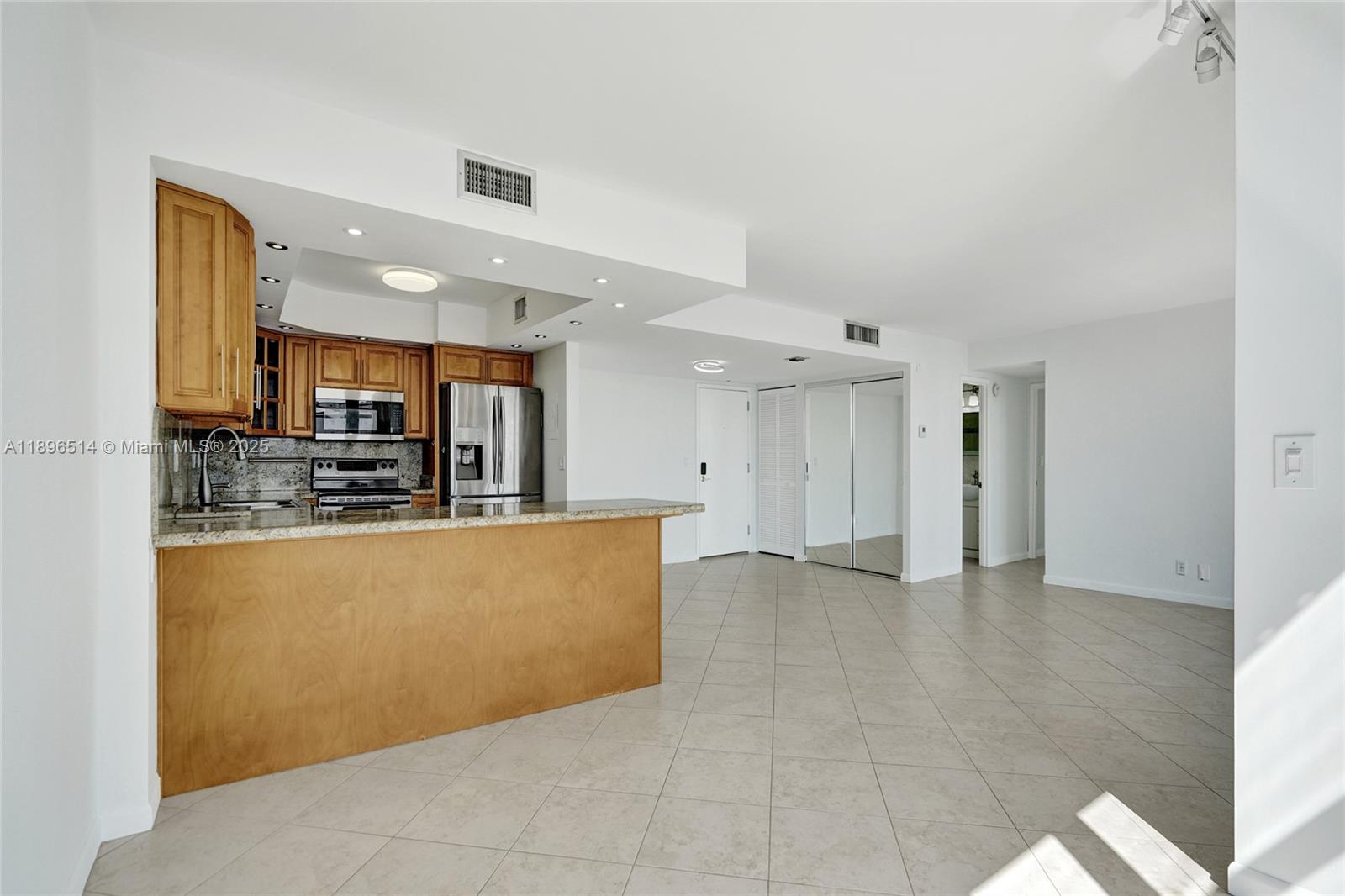 AVANT GARDE CONDO - Residential Lease