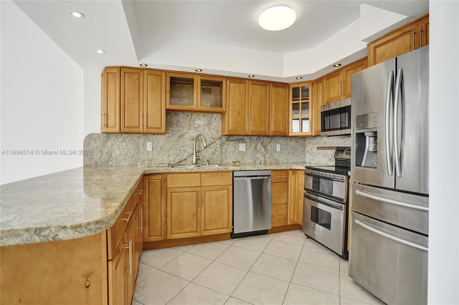 AVANT GARDE CONDO - Residential Lease