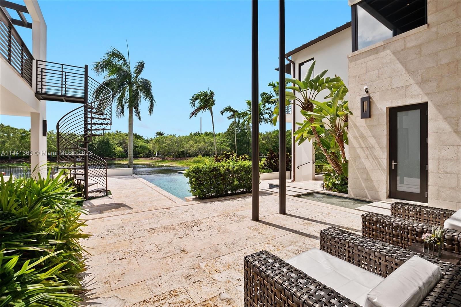 WINDMILL LAKE ESTATE - Residential