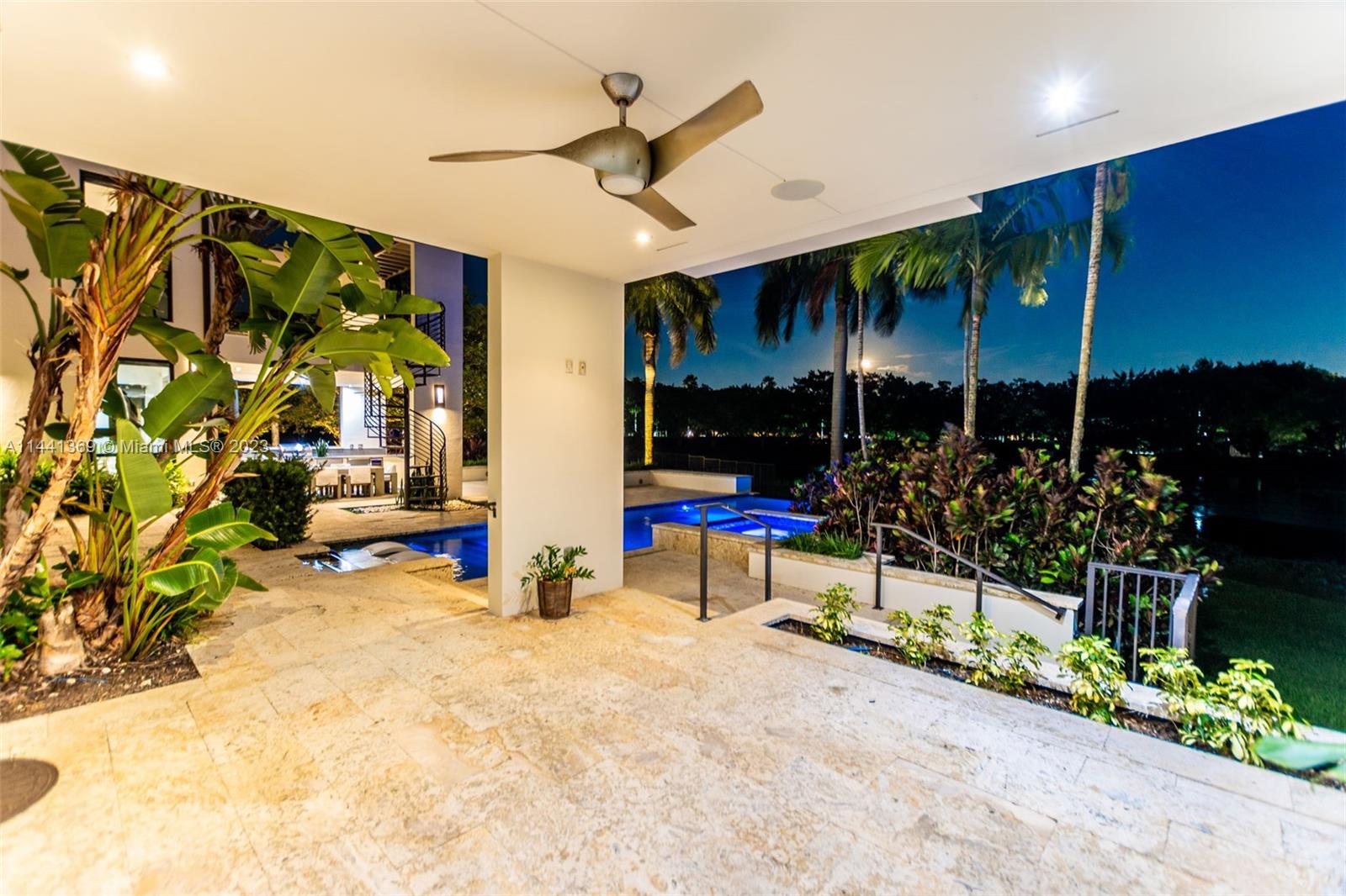 WINDMILL LAKE ESTATE - Residential