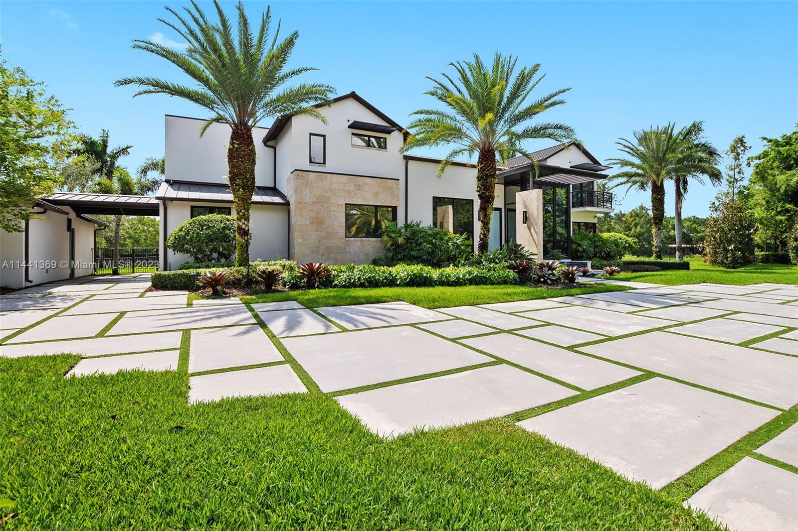 WINDMILL LAKE ESTATE - Residential