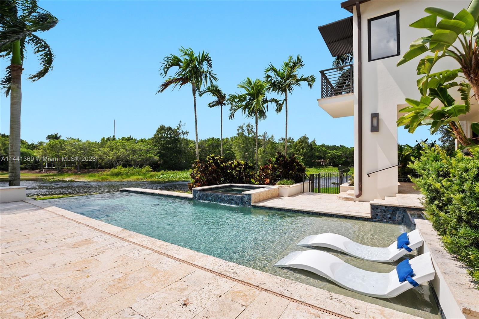 WINDMILL LAKE ESTATE - Residential