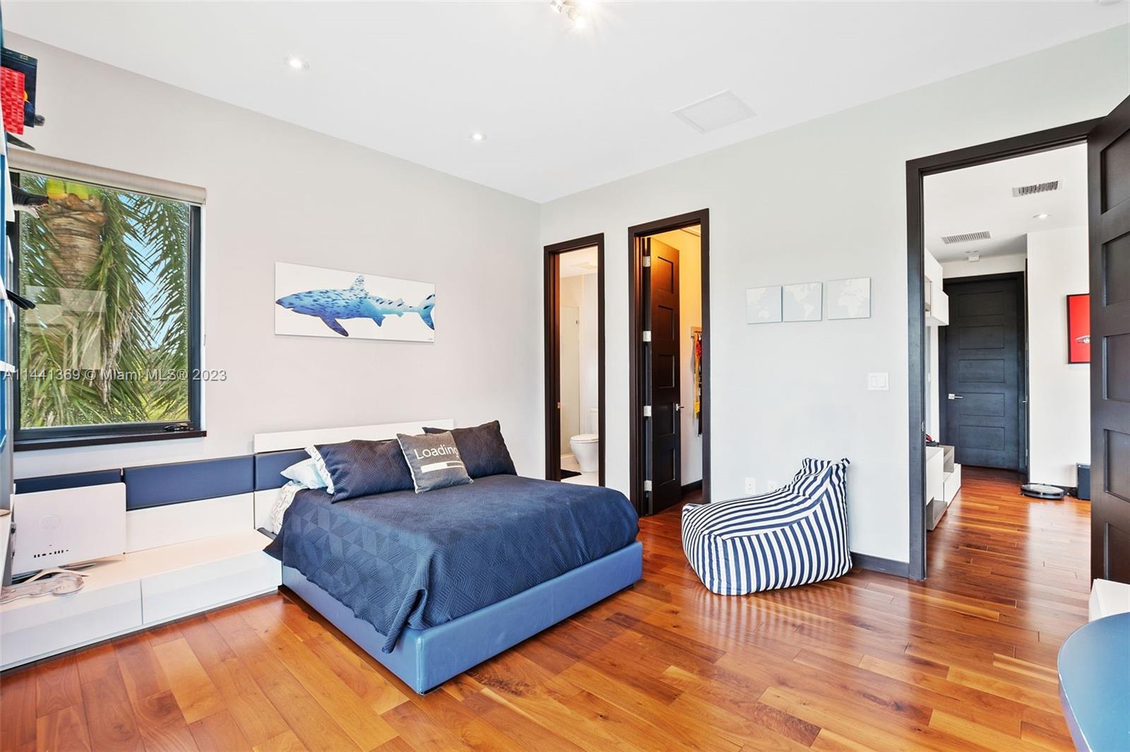 WINDMILL LAKE ESTATE - Residential