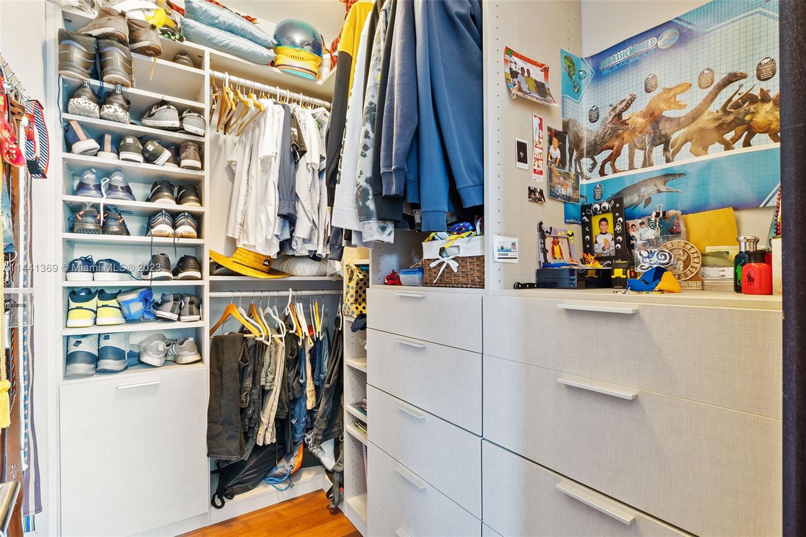 WINDMILL LAKE ESTATE - Residential