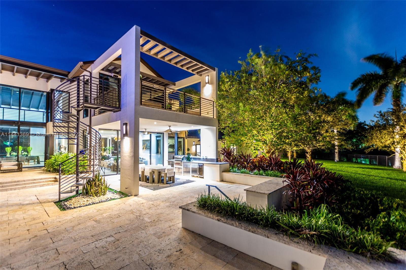 WINDMILL LAKE ESTATE - Residential