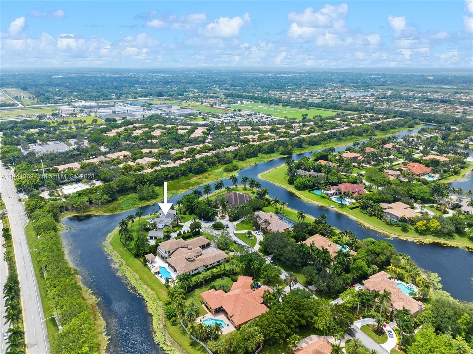 WINDMILL LAKE ESTATE - Residential