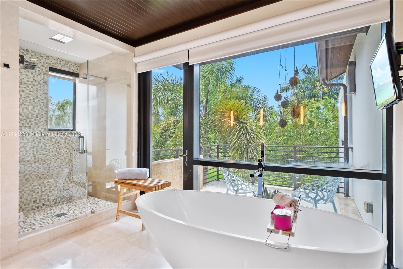 WINDMILL LAKE ESTATE - Residential