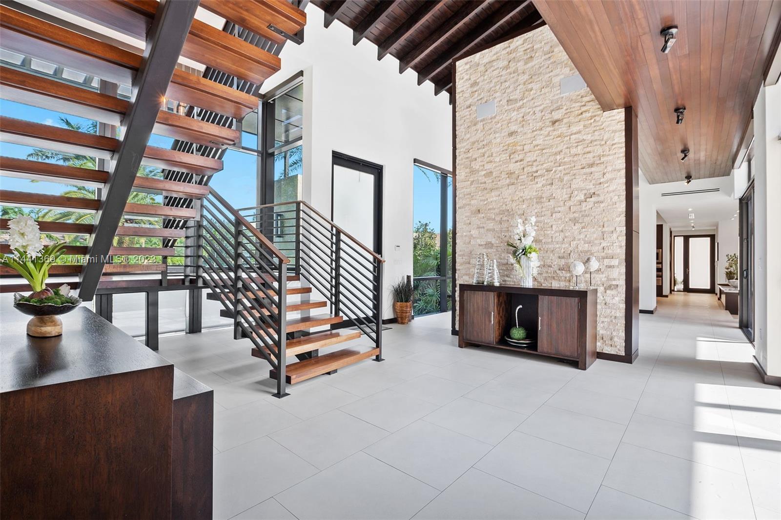 WINDMILL LAKE ESTATE - Residential