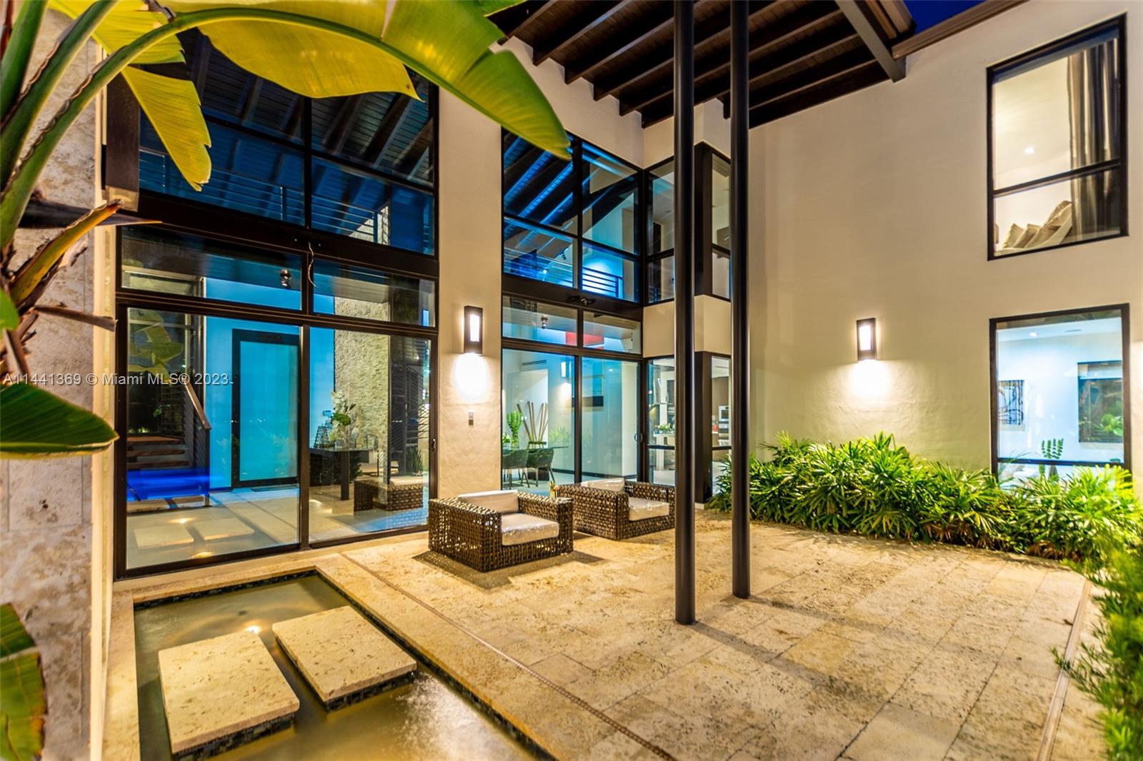 WINDMILL LAKE ESTATE - Residential