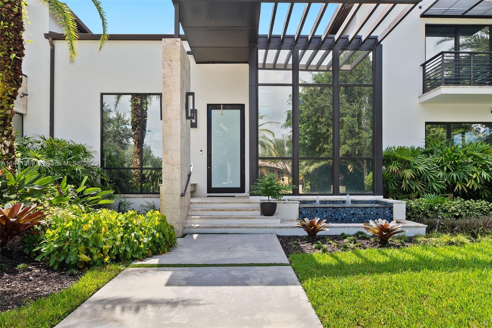 WINDMILL LAKE ESTATE - Residential