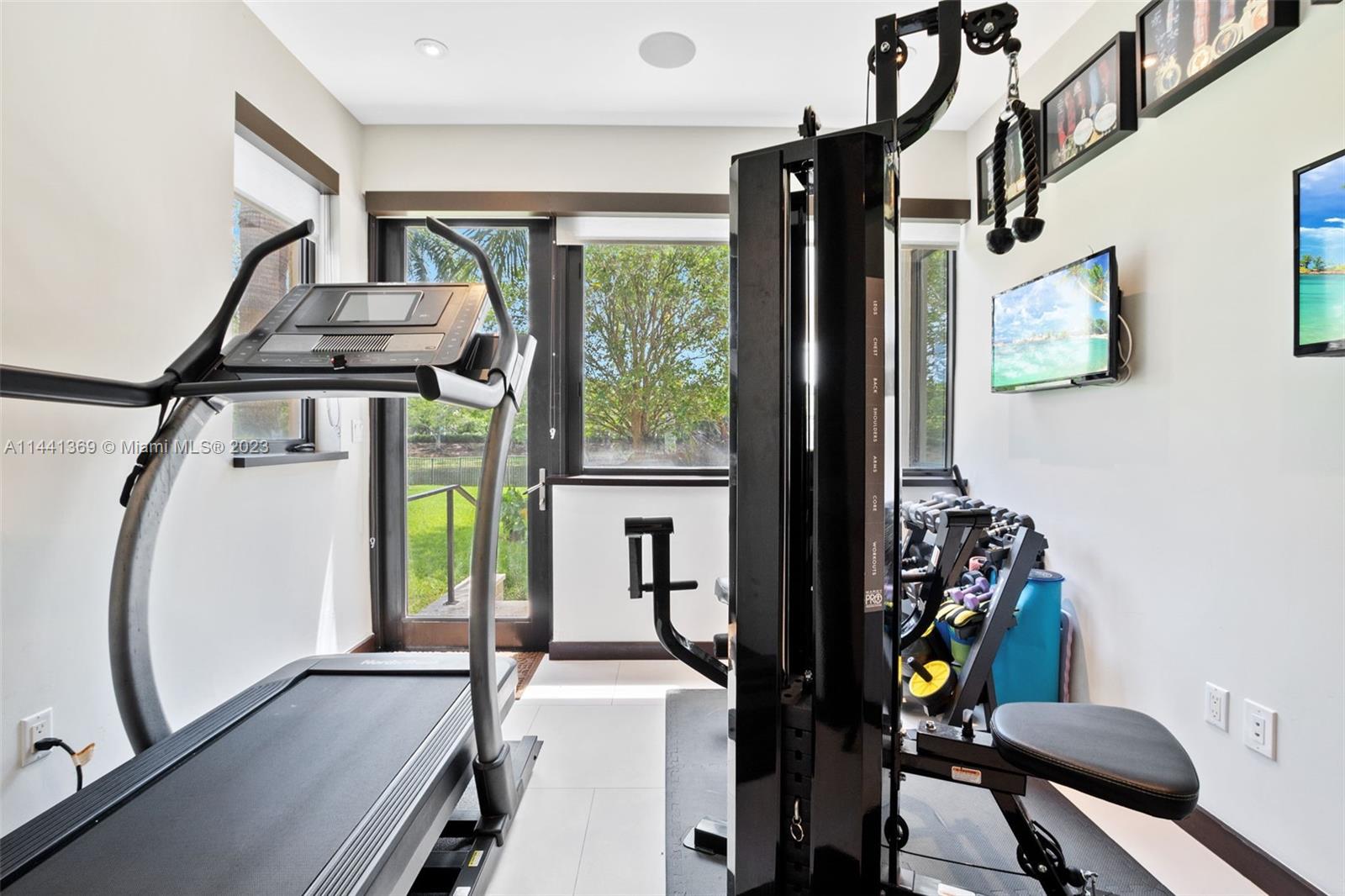 WINDMILL LAKE ESTATE - Residential