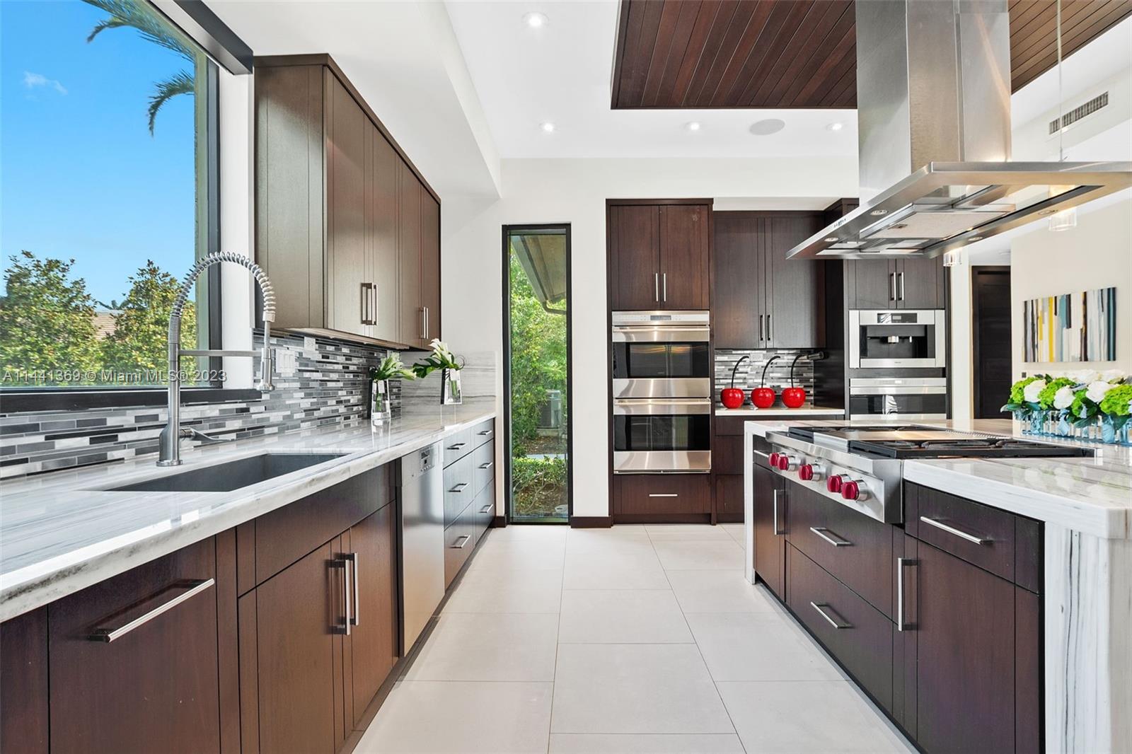 WINDMILL LAKE ESTATE - Residential