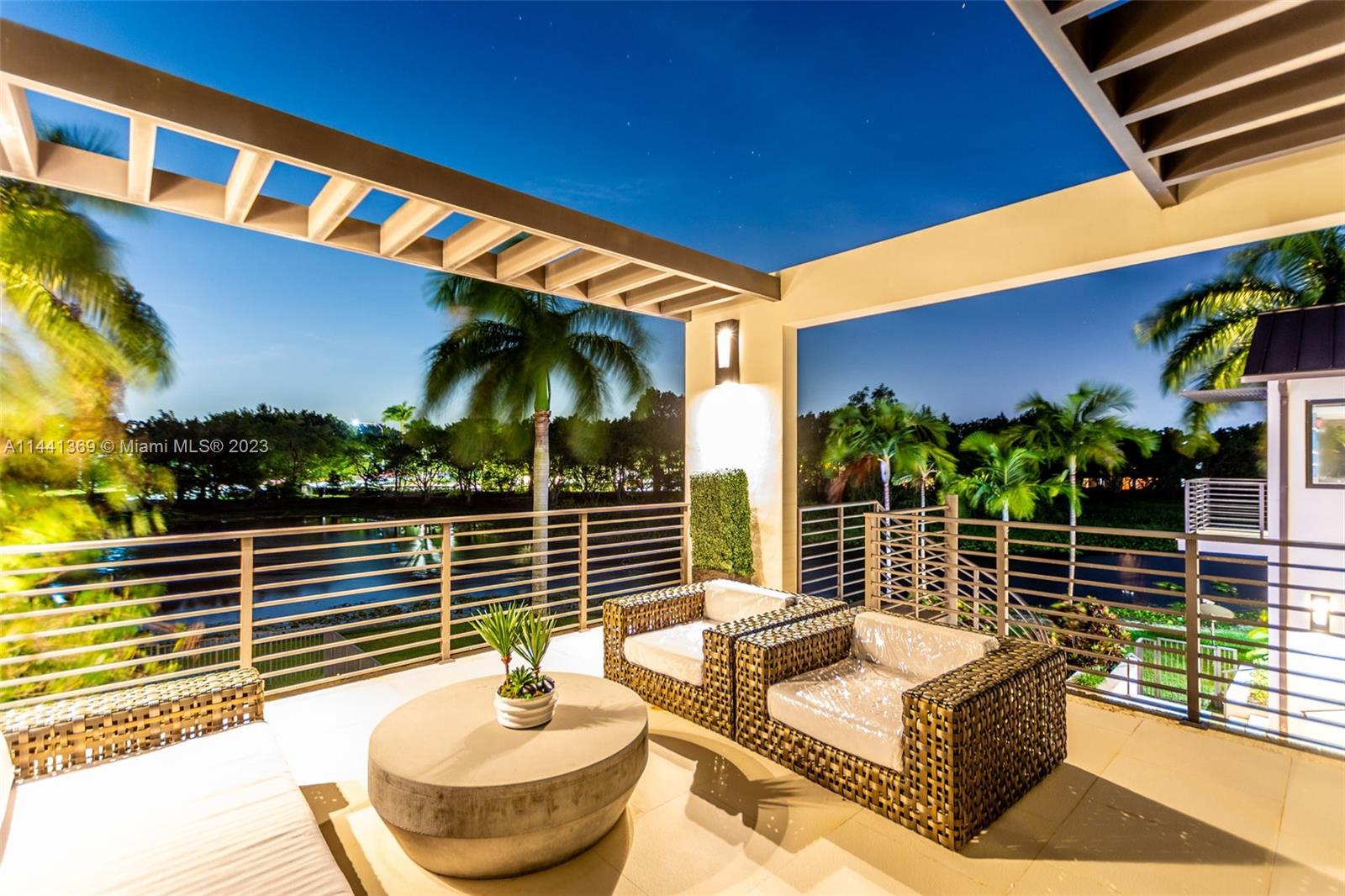 WINDMILL LAKE ESTATE - Residential