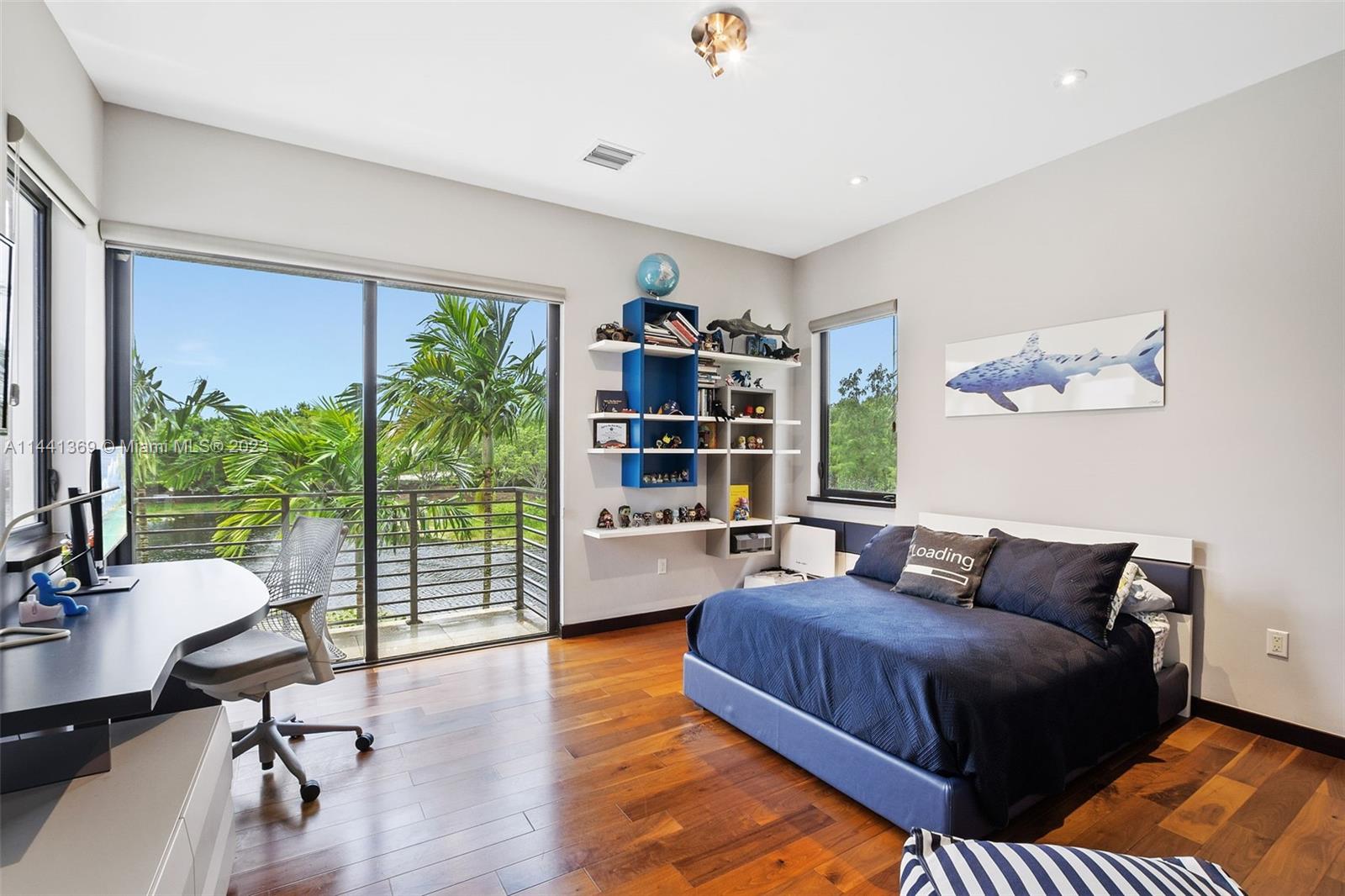 WINDMILL LAKE ESTATE - Residential