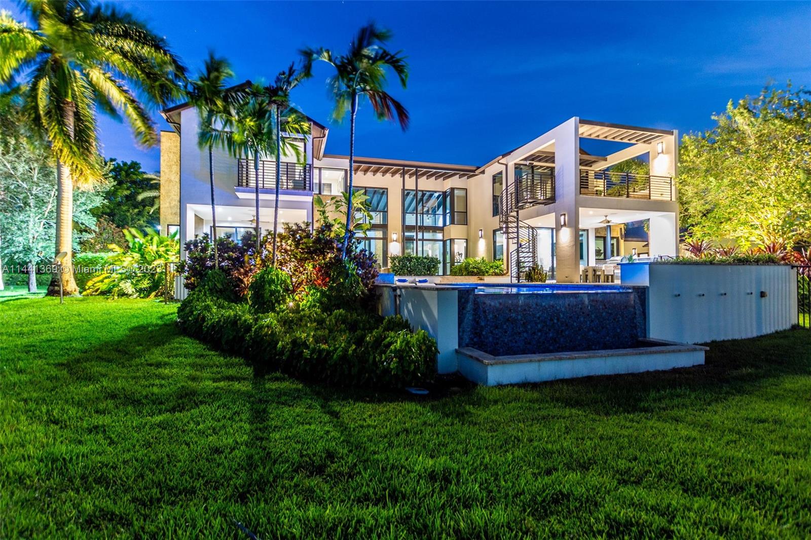 WINDMILL LAKE ESTATE - Residential