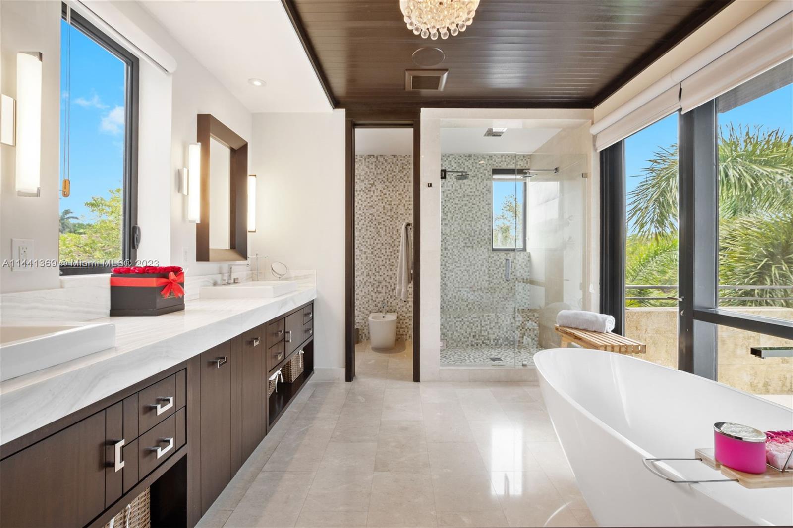 WINDMILL LAKE ESTATE - Residential